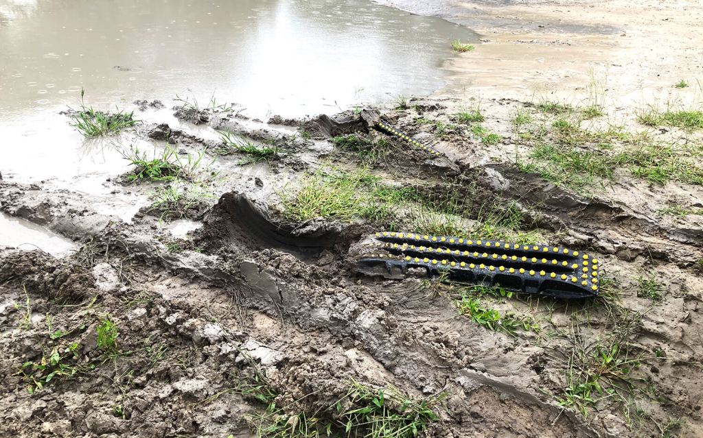 Maun, Trax &&nbsp;Mud-Spatterings