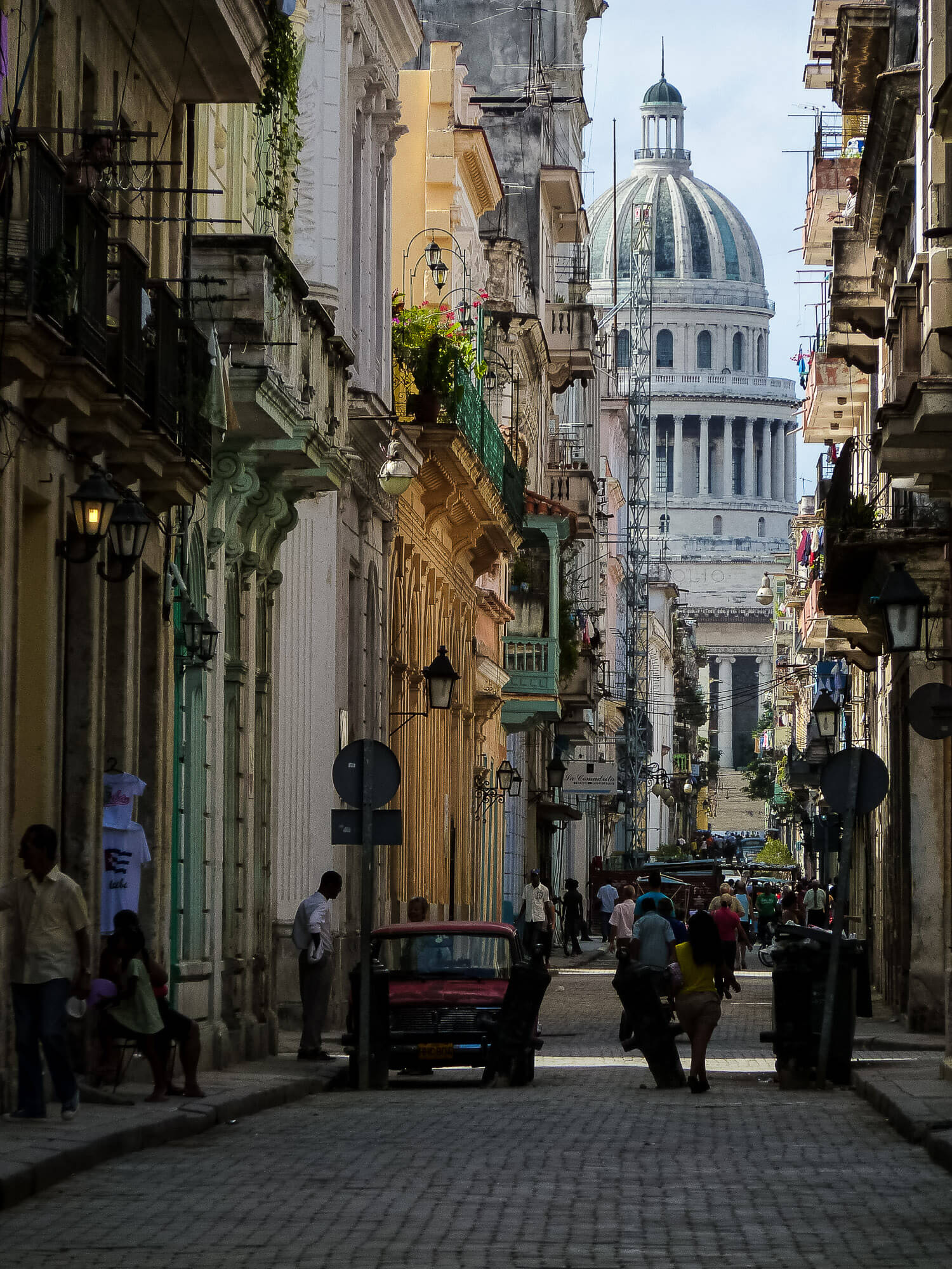 Street views towards El Capitolio in Havana
