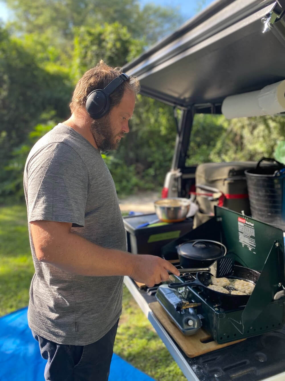 John cooking breakfast on tailgate of Hilux